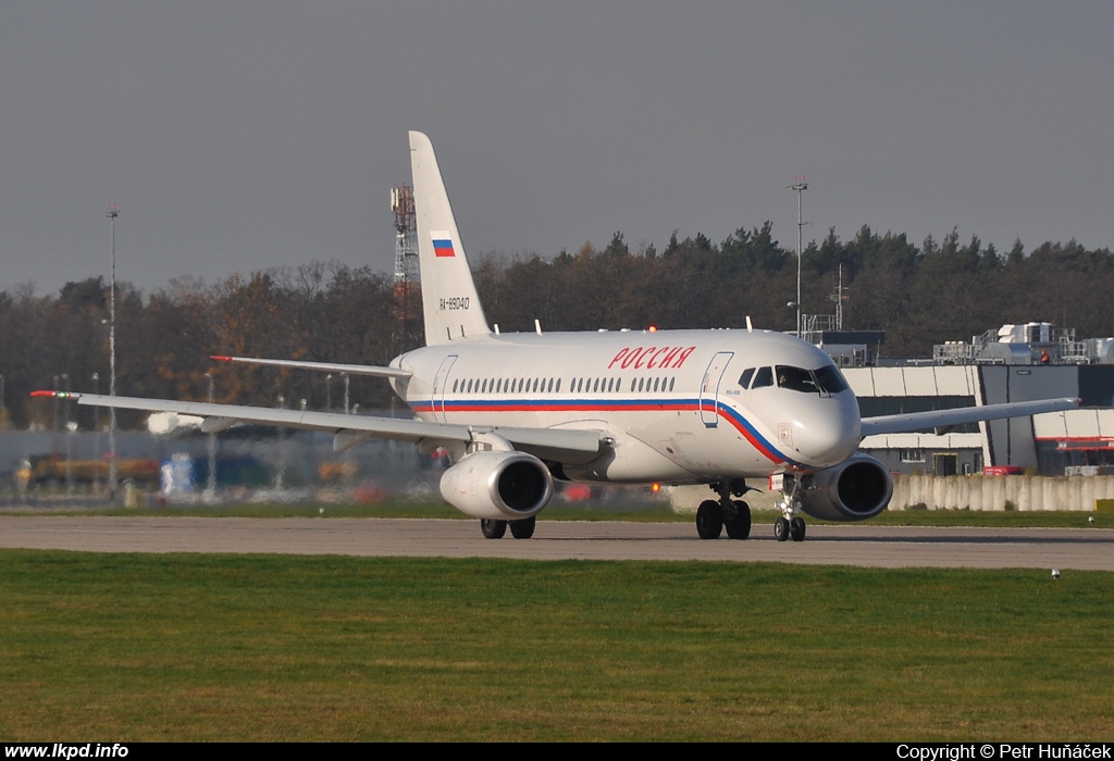 Rossia – Sukhoi SSJ-100-95B RA-89040