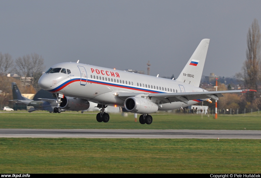 Rossia – Sukhoi SSJ-100-95B RA-89040