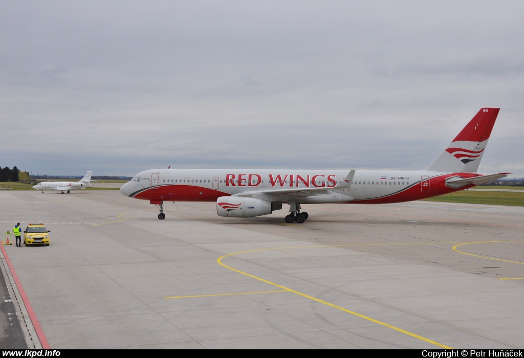 Red Wings – Tupolev TU-204-100V RA-64049