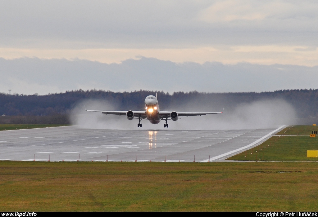 Red Wings – Tupolev TU-204-100V RA-64050