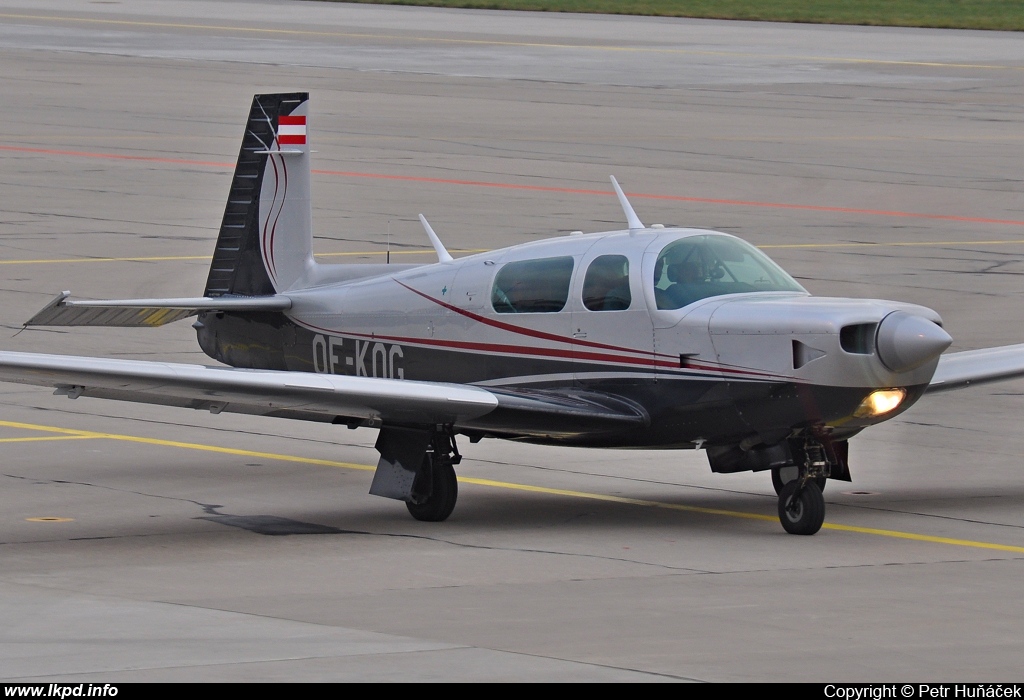 Private/Soukrom – Mooney M-20K 252TSE OE-KOG