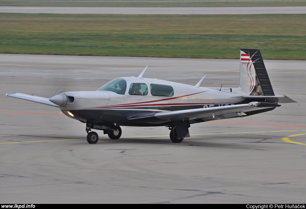 Private/Soukrom – Mooney M-20K 252TSE OE-KOG