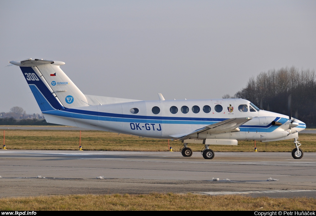 Junker – Beech Super King Air 300LW OK-GTJ