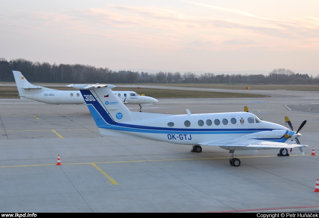 Junker – Beech Super King Air 300LW OK-GTJ