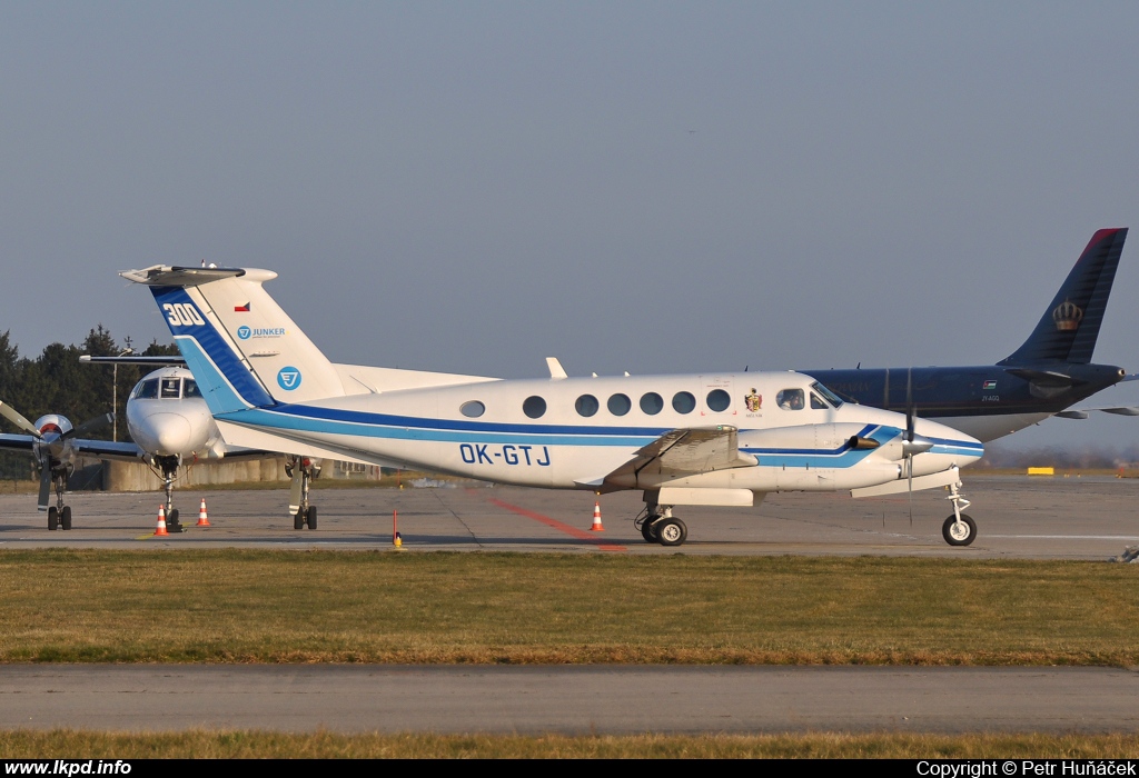 Junker – Beech Super King Air 300LW OK-GTJ