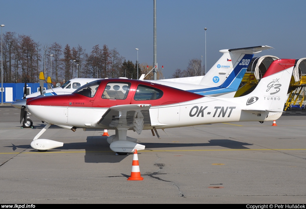 Nisa Air – Cirrus SR22-GTS OK-TNT