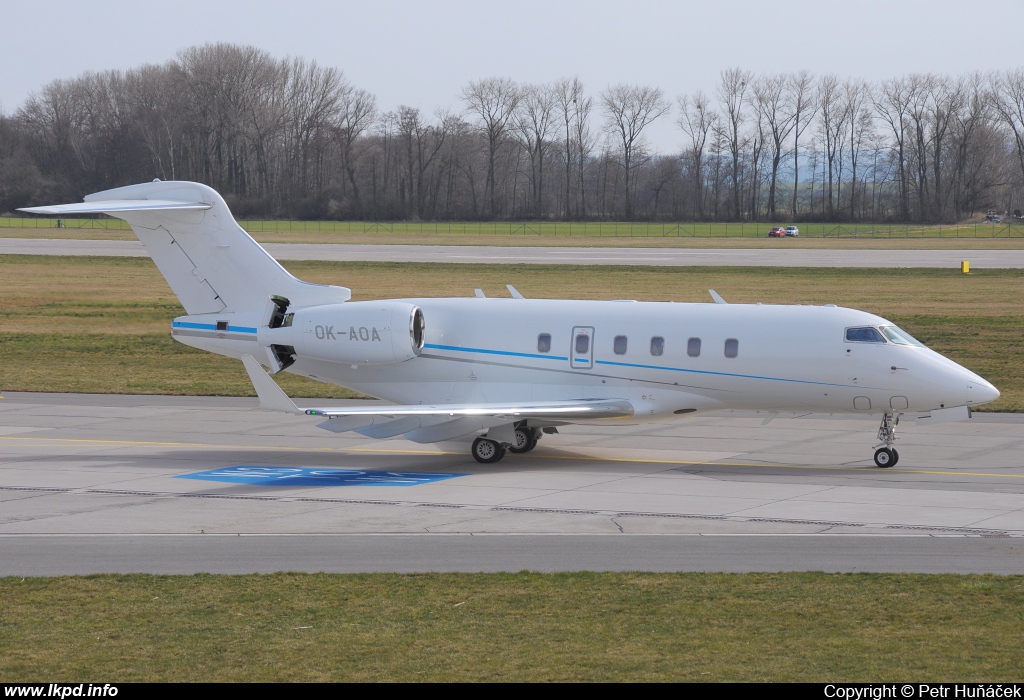 CTR Group – Bombardier BD-100-1A10 Challenger 300 OK-AOA