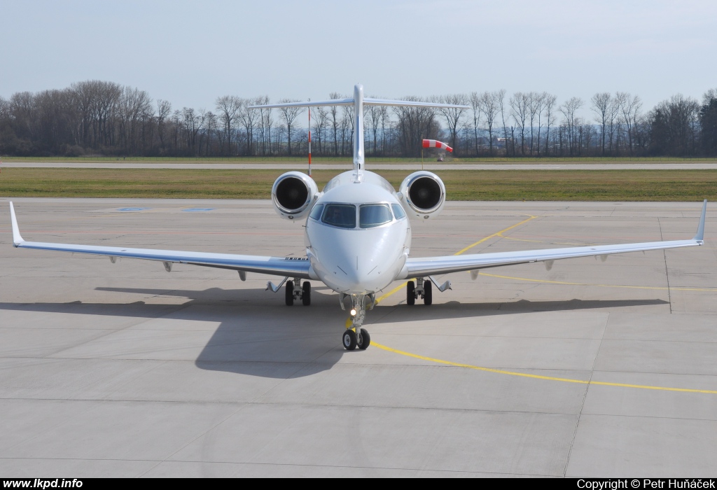 CTR Group – Bombardier BD-100-1A10 Challenger 300 OK-AOA