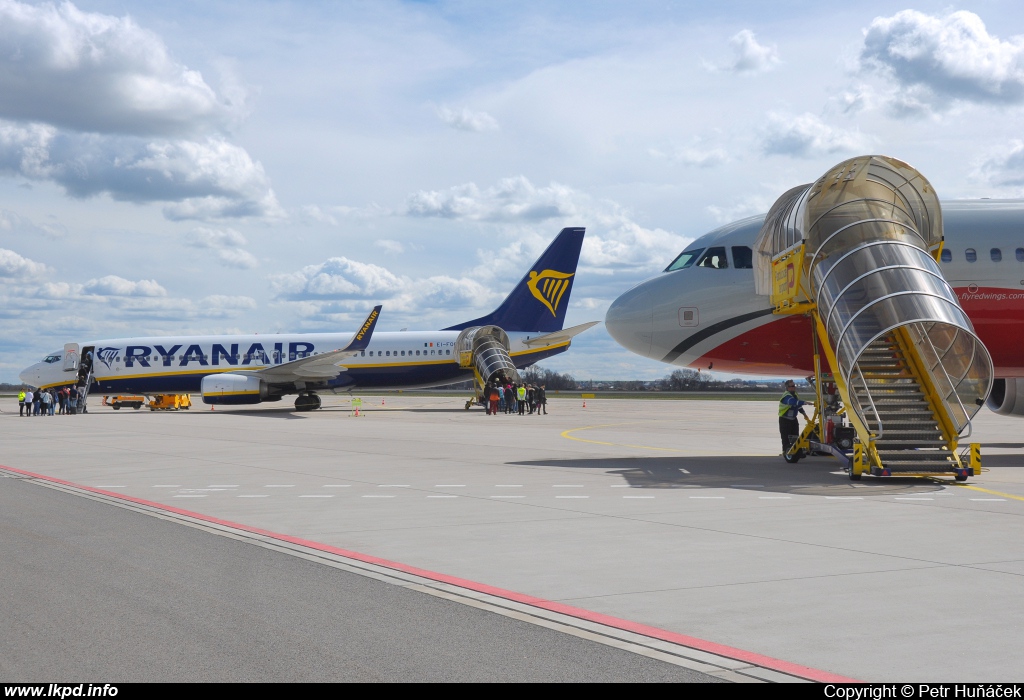 Ryanair – Boeing B737-8AS EI-FOO