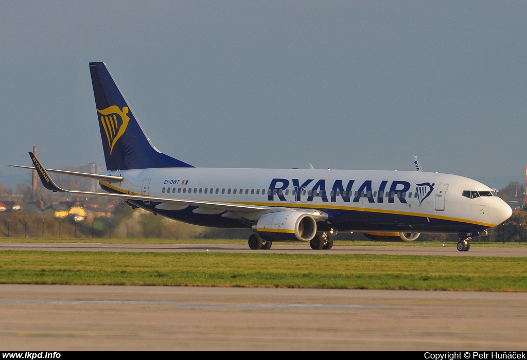 Ryanair – Boeing B737-8AS EI-DWT