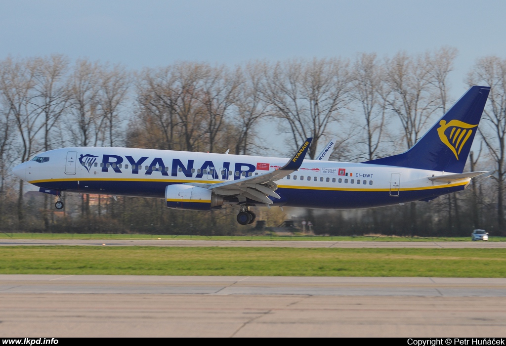 Ryanair – Boeing B737-8AS EI-DWT