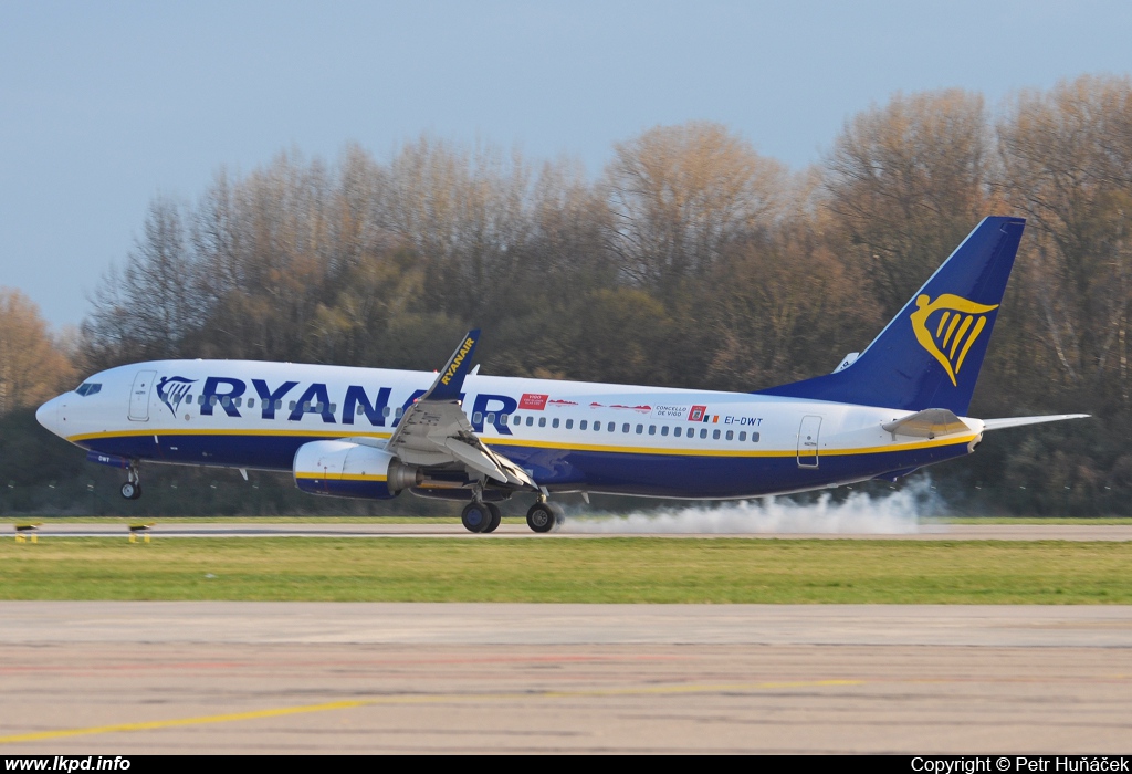 Ryanair – Boeing B737-8AS EI-DWT