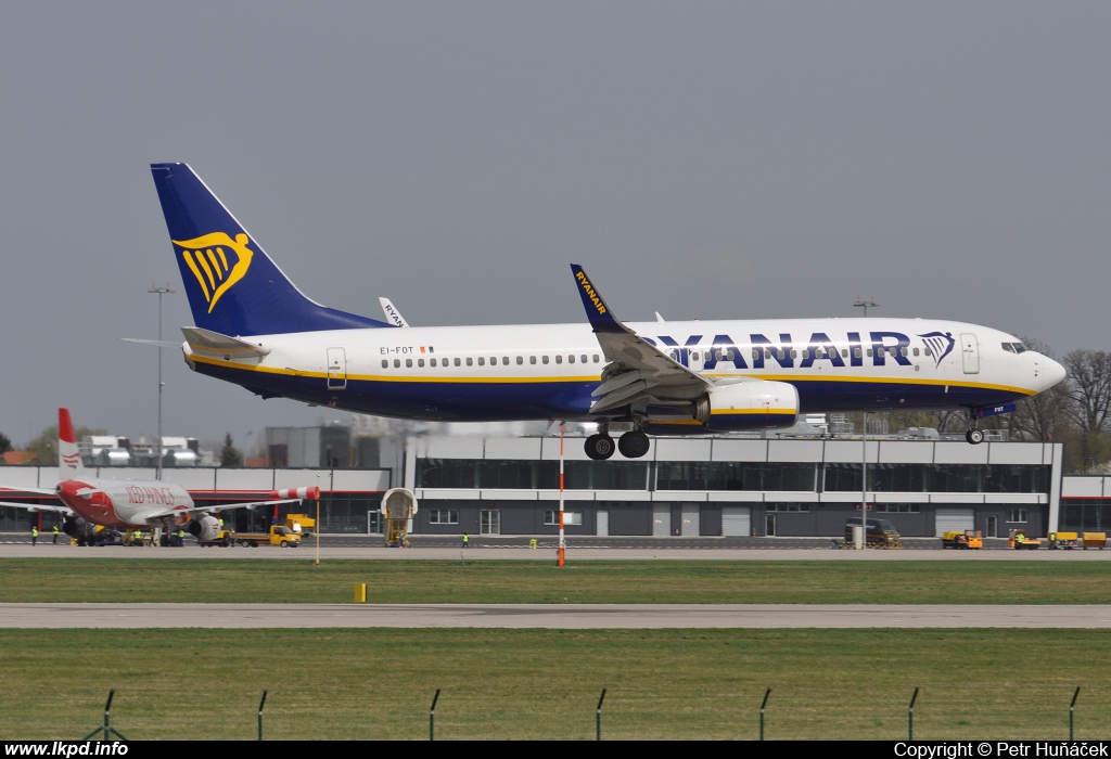 Ryanair – Boeing B737-8AS EI-FOT