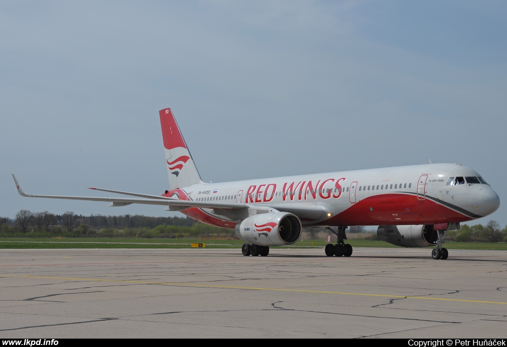 Red Wings – Tupolev TU-204-100V RA-64050