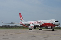 Red Wings – Tupolev TU-204-100V RA-64050