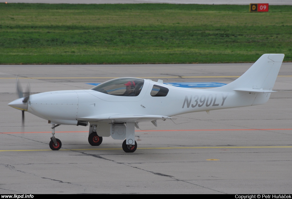 Private/Soukrom – Lancair Legacy N390LY