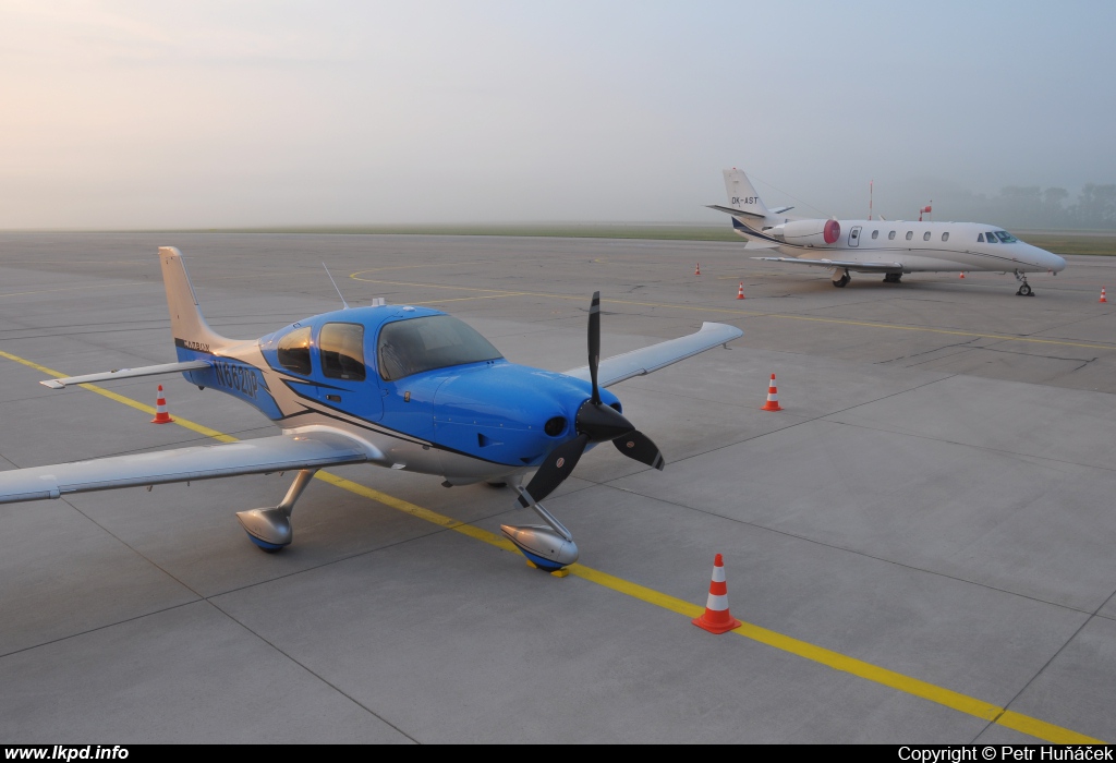 Private/Soukrom – Cirrus SR22 T N662DP