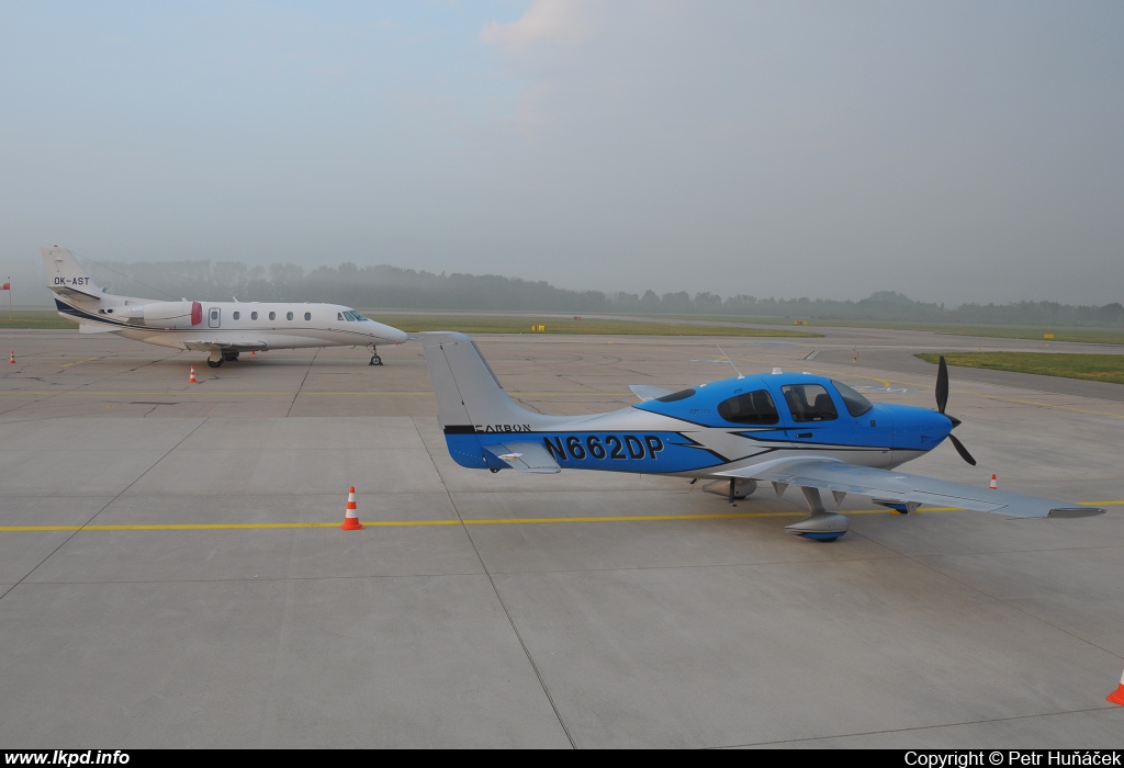 Private/Soukrom – Cirrus SR22 T N662DP