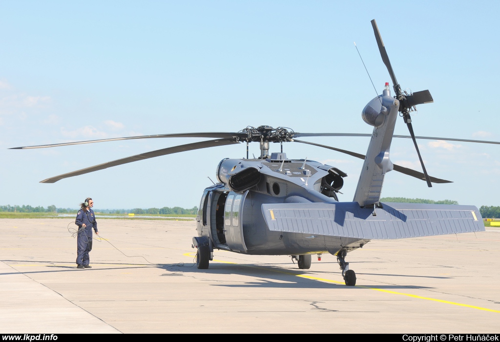 Private/Soukrom – Sikorsky UH-60A(C) Black Hawk (S-70A) N522AA