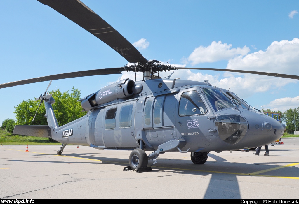 Private/Soukrom – Sikorsky UH-60A(C) Black Hawk (S-70A) N522AA