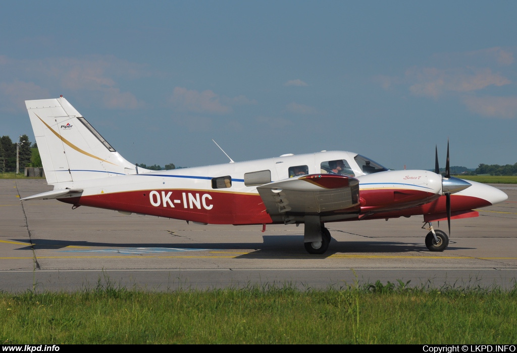 Private/Soukrom – Piper PA-34-220T Seneca V OK-INC