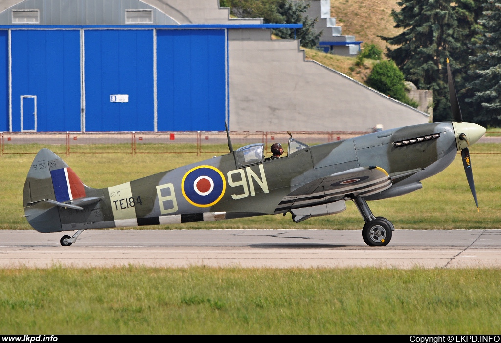 Private/Soukrom – Supermarine 361 Spitfire LF16E G-MXVI