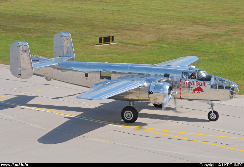 The Flying Bulls – North American B-25J N6123C