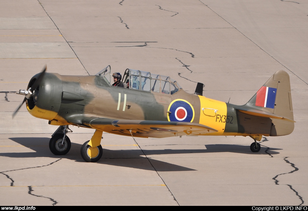 Private/Soukrom – North American AT-6C N696RE