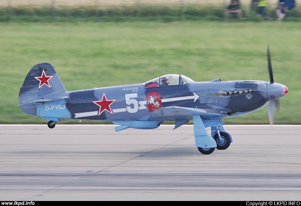 Private/Soukrom – Yakovlev YAK-3UA D-FYGJ