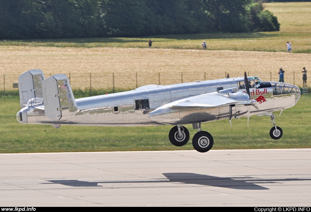 The Flying Bulls – North American B-25J N6123C