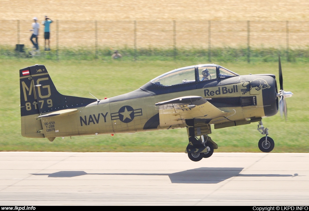 The Flying Bulls – North American T-28B OE-ESA