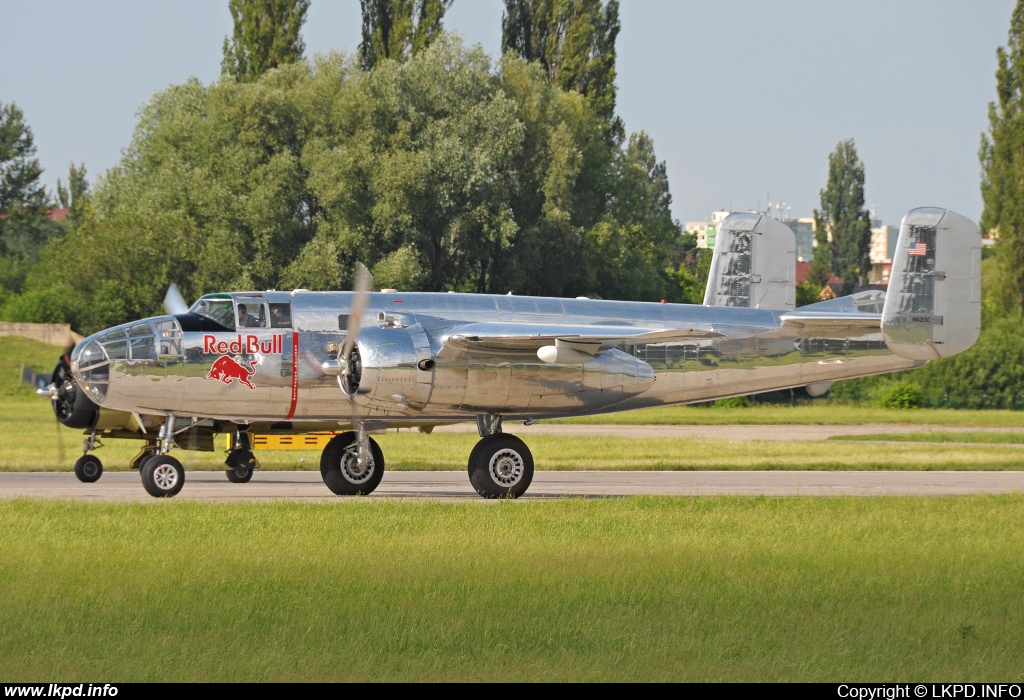 The Flying Bulls – North American B-25J N6123C