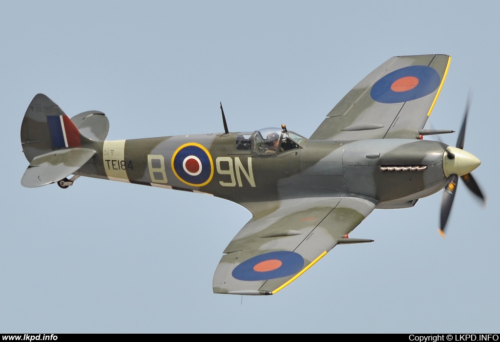 Private/Soukrom – Supermarine 361 Spitfire LF16E G-MXVI