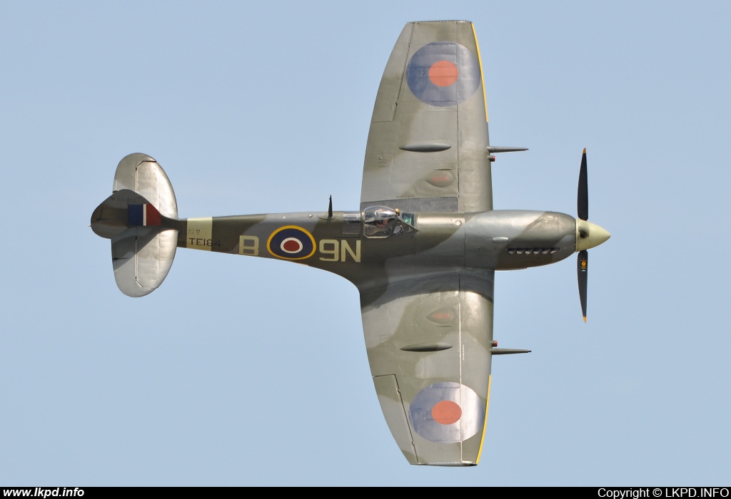 Private/Soukrom – Supermarine 361 Spitfire LF16E G-MXVI