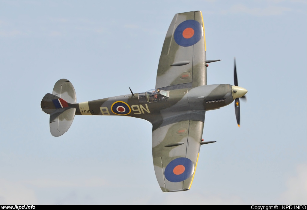 Private/Soukrom – Supermarine 361 Spitfire LF16E G-MXVI