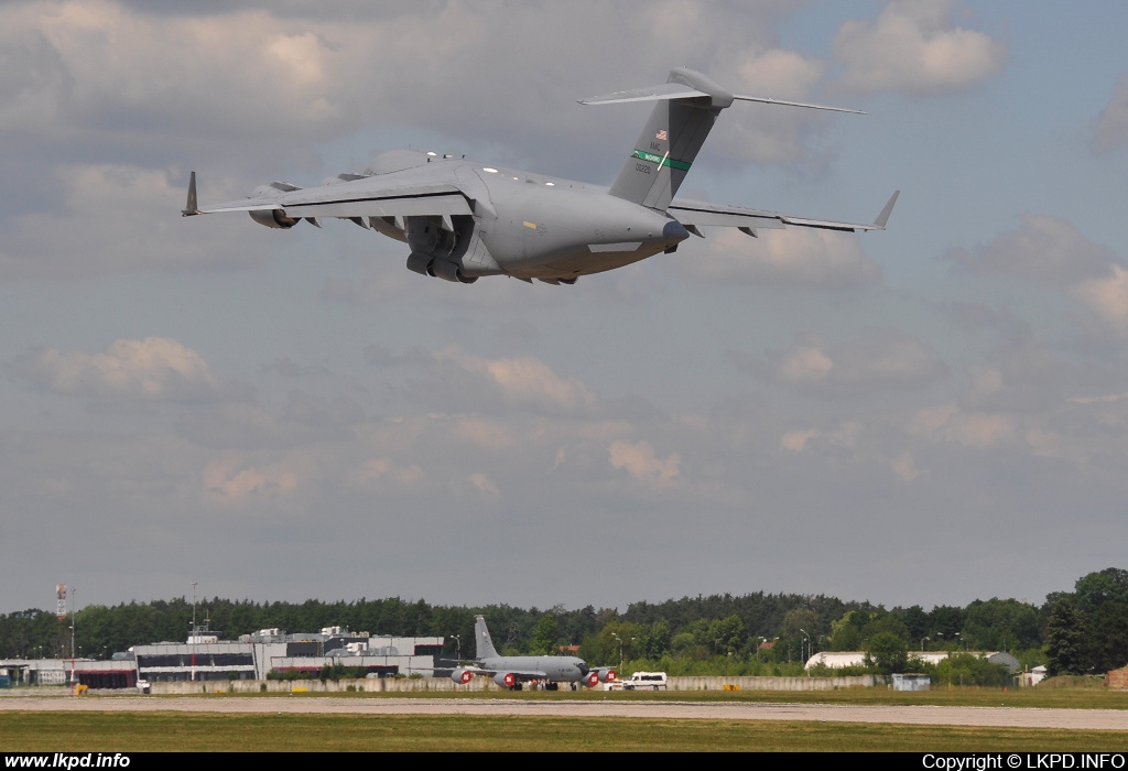 USAF – McDonnell Douglas C-17A Globemaster 10-0220