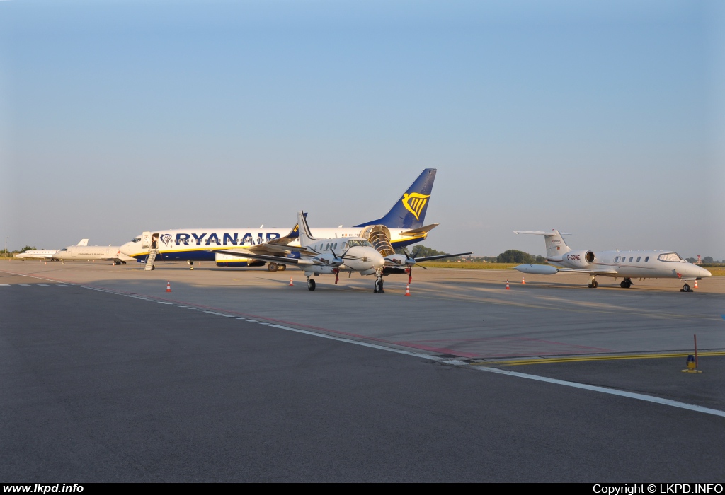 Air Columbus – Beech C-90B UR-CRV