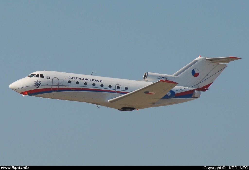 Czech Air Force – Yakovlev YAK-40 0260