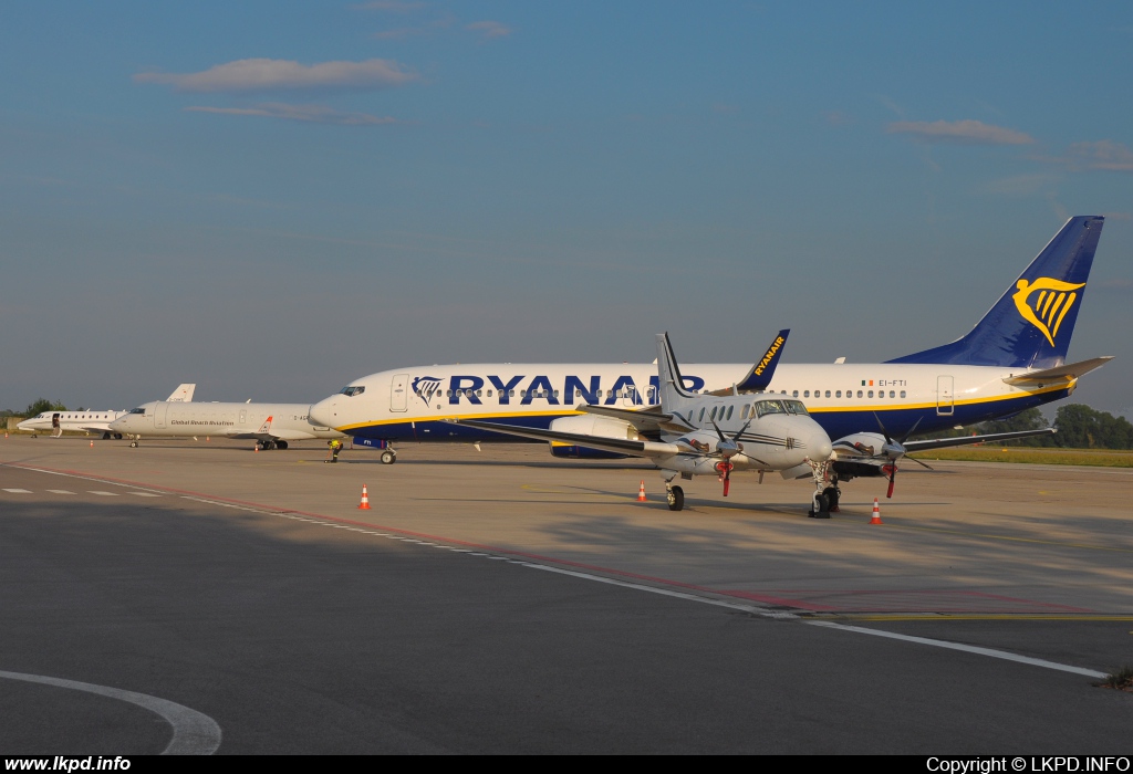 Air Columbus – Beech C-90B UR-CRV