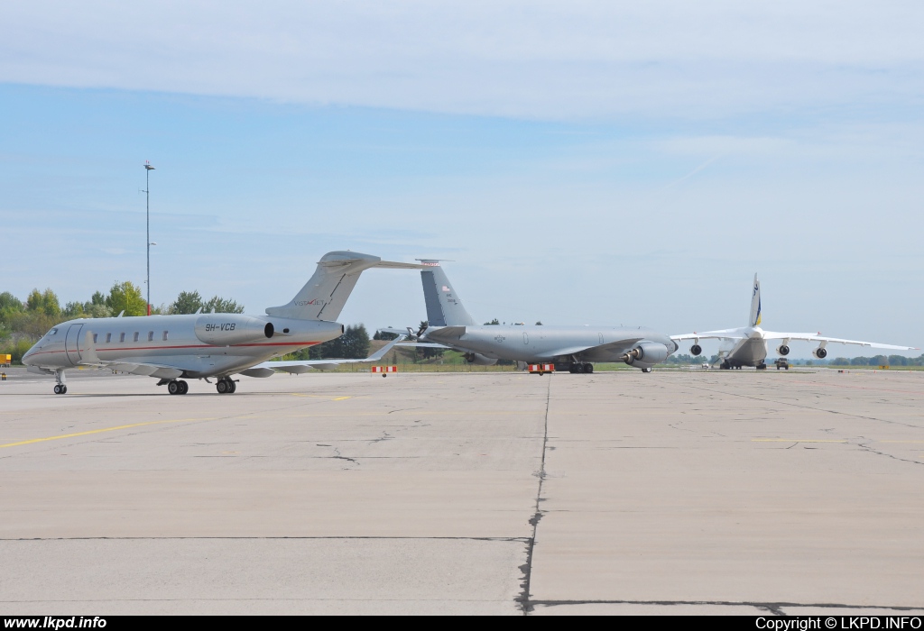 VistaJet – Bombardier BD-100-1A10 Challenger 350 9H-VCB