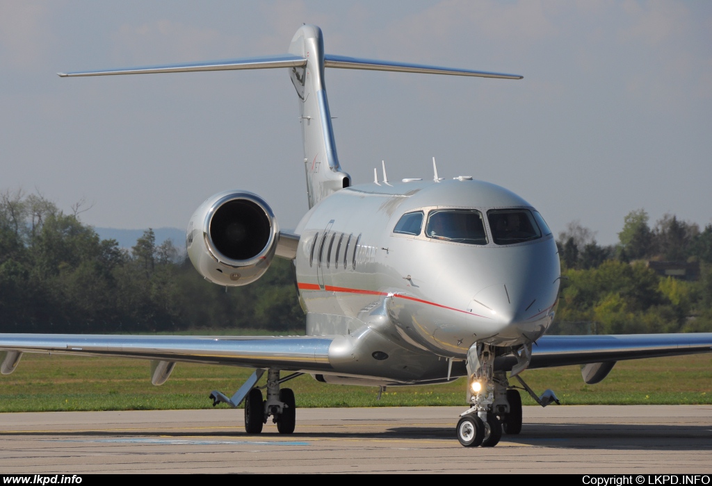 VistaJet – Bombardier BD-100-1A10 Challenger 350 9H-VCO