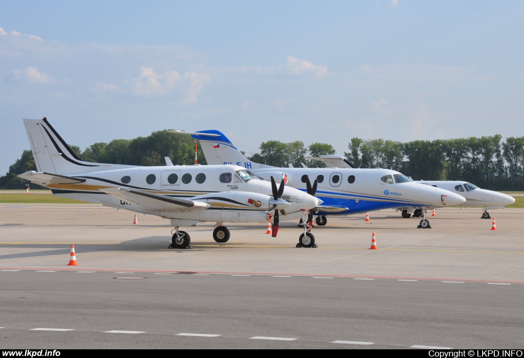 Air Columbus – Beech C-90B UR-CRV