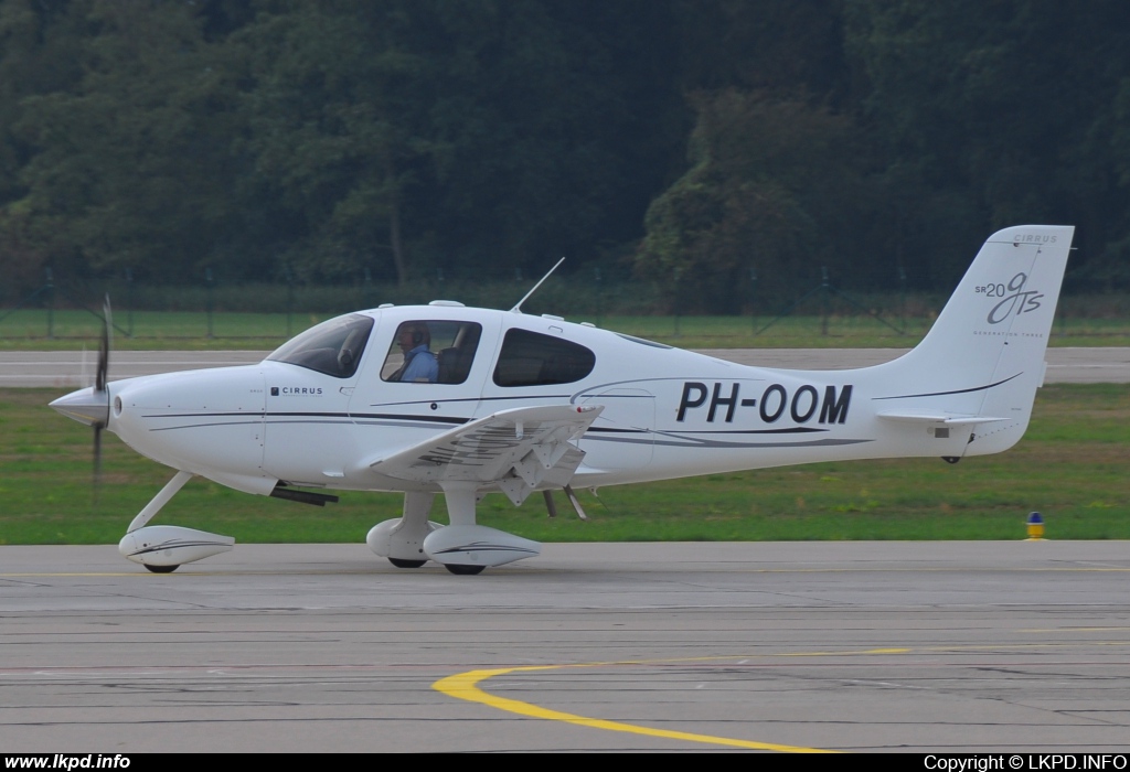 Private/Soukrom – Cirrus SR22 G5-GTS PH-OOM