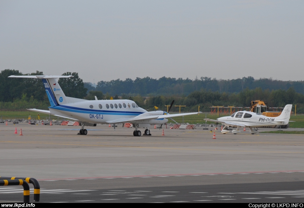 Junker – Beech Super King Air 300LW OK-GTJ