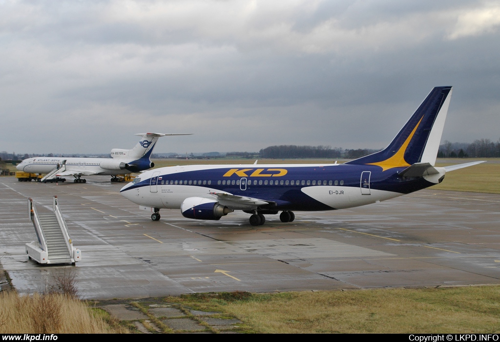 Kaliningradavia – Boeing B737-3Y0 EI-DJR