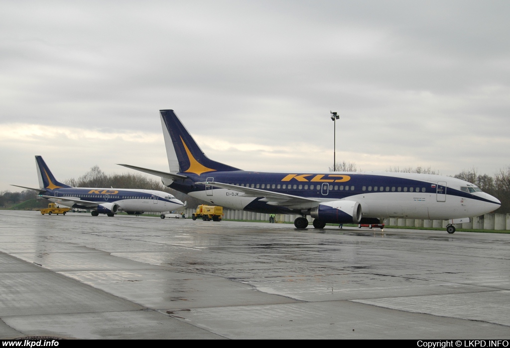 Kaliningradavia – Boeing B737-382 EI-DJK