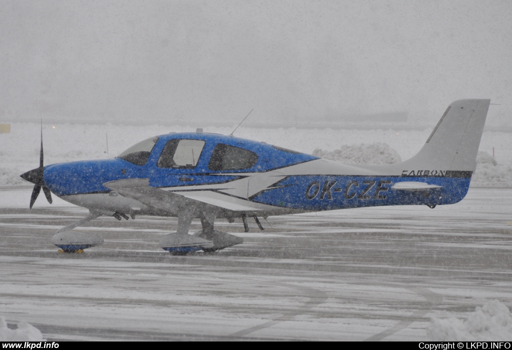 Private/Soukrom – Cirrus SR22-GTS OK-CZE