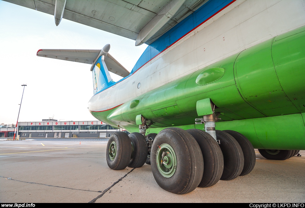 Uzbekistan Airways – Iljuin IL-76TD UK-76426