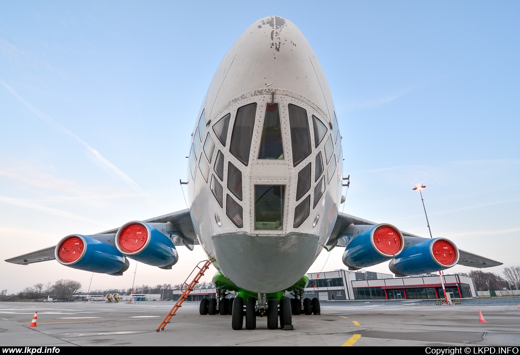 Uzbekistan Airways – Iljuin IL-76TD UK-76426