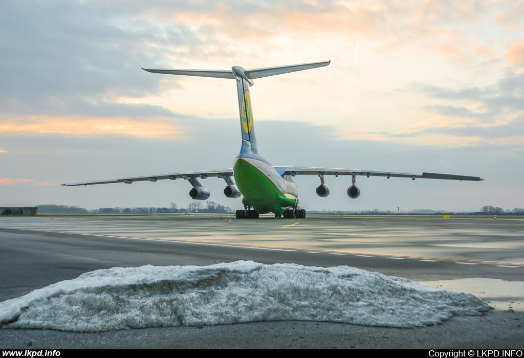 Uzbekistan Airways – Iljuin IL-76TD UK-76426